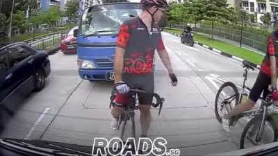 WCGW pissing off a truck driver on a bicycle