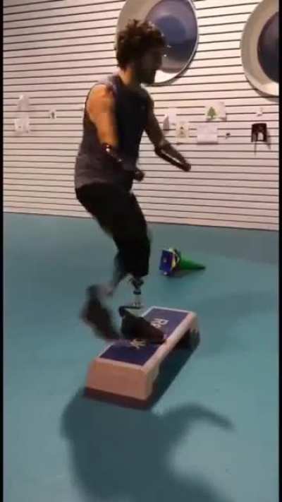 "NEVER GIVE UP!" Nothing is Impossible! 3 years ago Davide lost all 4 of his limbs. Look at him now. (?:davidebartolomorana)