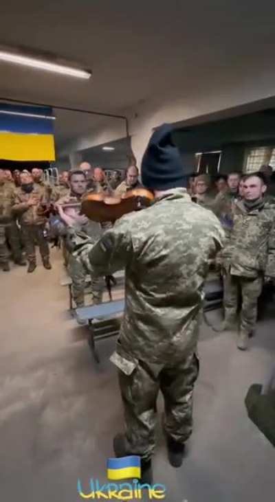 Military man plays the National anthem of Ukraine ??