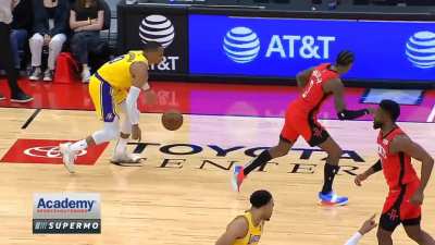[Highlight] Westbrook literally just dribbles the ball out-of-bounds unprovoked in a Shaqtin moment