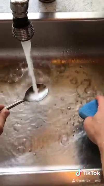 ? What it feels like to wash a spoon! ?