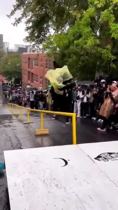 Balancing like that on the rain is something crazy. There is unlimited work behind
