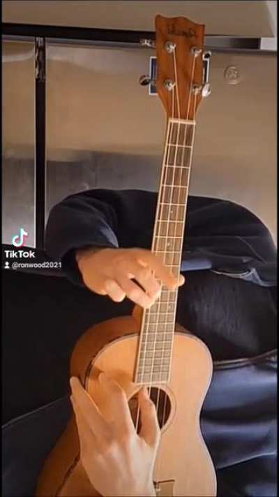 Rap on Ukulele can't watch without cringing