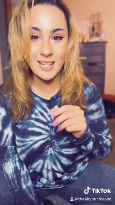 I want to hear your embarrassing ?✊??stories ? (link to video in comments so you can stitch, I’ll comment on your vid!)