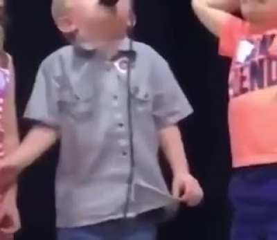 Kid was supposed to be singing "Twinkle Twinkle Little Star"