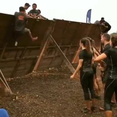 This man climbed an obstacle without a hand and a leg. Truly amazing.