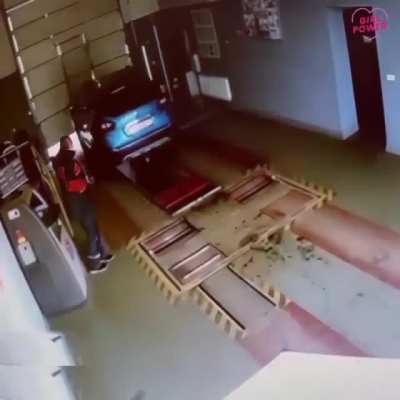 A certified idiot taking his car in for a service