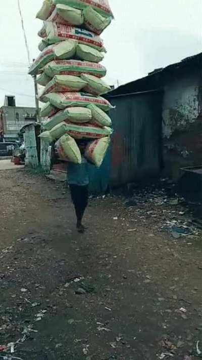 The only Q i have, did he pick them up all at once or someone piled them on top of him? Either way its crazy ?