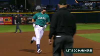 [Highlight] Cal Raleigh hits a bomb to right and Aaron Goldsmith can only chuckle about it