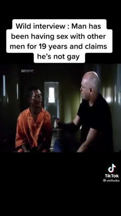Ross Kemp meeting the cringiest most closeted prisoner ever