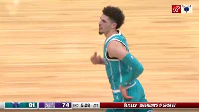 [Highlight] LaMelo with the put back slam off the Jalen McDaniels miss