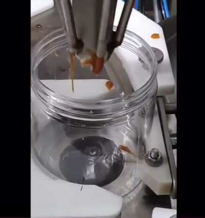 The way this machine packages Gelato