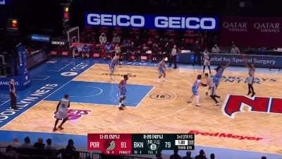 [Highlight] Logo Lillard with a heat check to put the Blazers up 15 in Brooklyn
