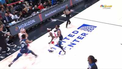 [Highlight] Ref makes an absolutely absurd jumpball call in double OT of Bulls-Wolves