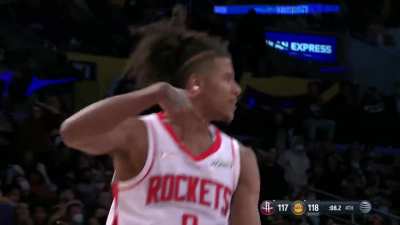 [Highlight] Jalen Green hits the crazy three to cut the deficit to 1