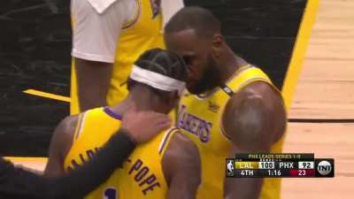 [Highlight] LeBron James offers Kentavious Caldwell-Pope some advice after the shot clock violation: "I want you to shoot."