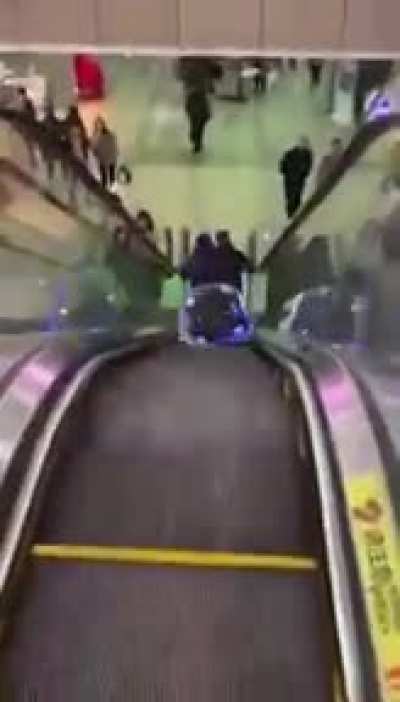 Chiinese Robocop vs Escalator