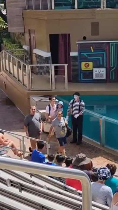 that's one interesting mime