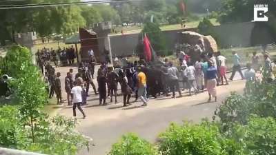 Parachuter hits power lines as crowds watch