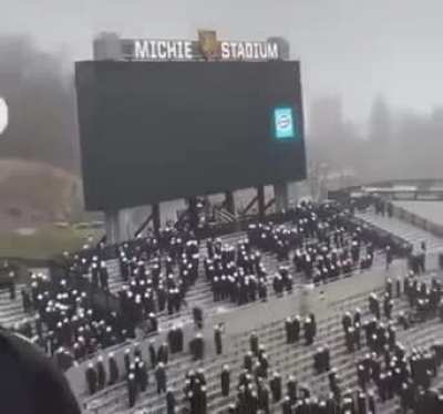 Crowd cheers when DVD icon touches the corner of the screen