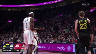 [Highlight] Point Winslow with the beautiful wrap around pass to Eubanks for the slam
