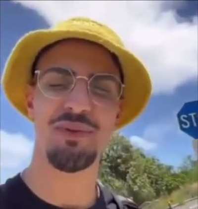 Blue stop sign be like "staaaaap?"