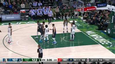[Highlight] Some young Milwaukee Bucks fans try their best to distract Christian Wood during his free throws and succeeds