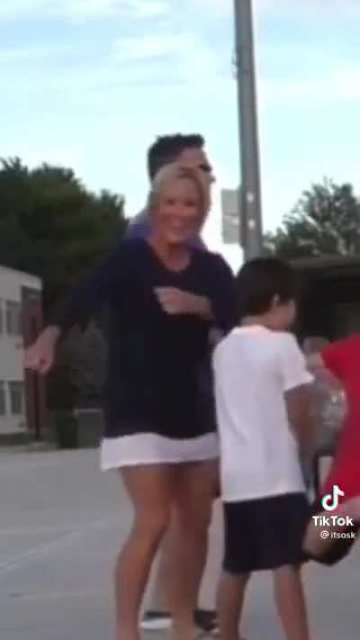 Family boogie bombs teen (warning: very cringe)