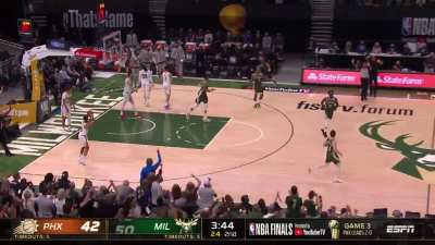 [Highlight] Giannis with the sweet euro-step in transition