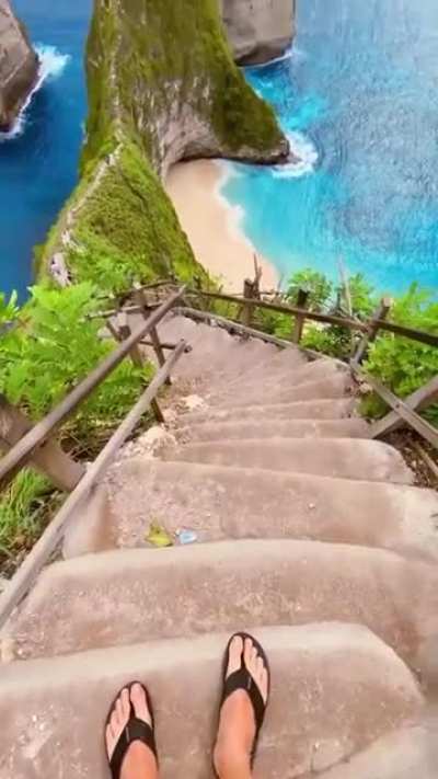 ? Kelingking Beach at Nusa Penida, Bali, Indonesia