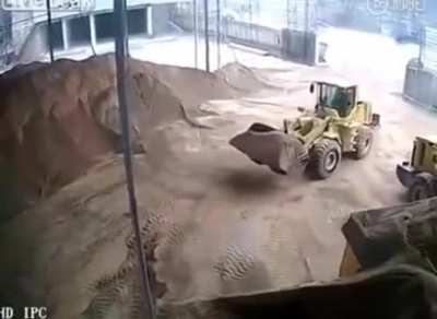 WCGW if i stand in the middle of a working site