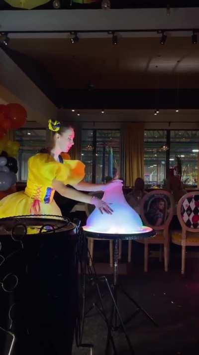 She's insanely talented, this is what i pay for internet ?