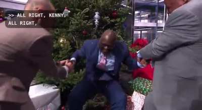 Kenny Smith pushes Shaq into a Christmas Tree?