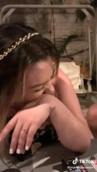 "HOLY SH*T, SHE HAS CHUCKY INSIDE HER" this woman's laugh is something else, and everyone else around her add something as well lmao