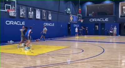 [Highlight] Andrew Wiggins Posterizes Warriors Staffer In 1st Practice of Season