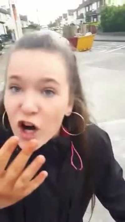 A girl harasses a Mexican man for speaking Spanish in Ireland