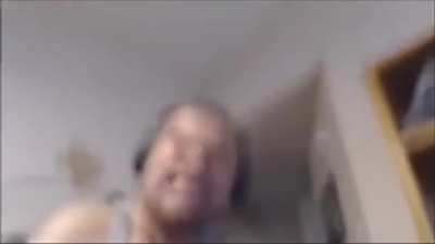 Streamer rages after he accidentally opens his feet pics folder and the chat keeps saying they looked like little girls