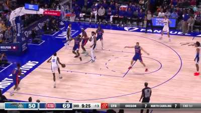 [Highlight] Bol "Bol Bol" Bol puts Isiah Stewart on a poster!