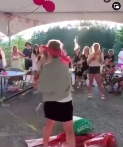 Piñata fail.