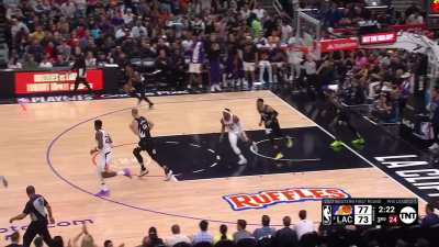 [Highlight] Devin Booker with a great hustle to keep the ball inbound, and Kevin Durant cuts through the Clippers' defense for the beautiful layup. With a replay.
