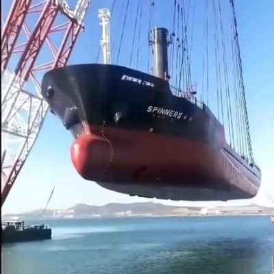 The world's biggest floating crane "Hyundai 10000" carrying a huge ship
