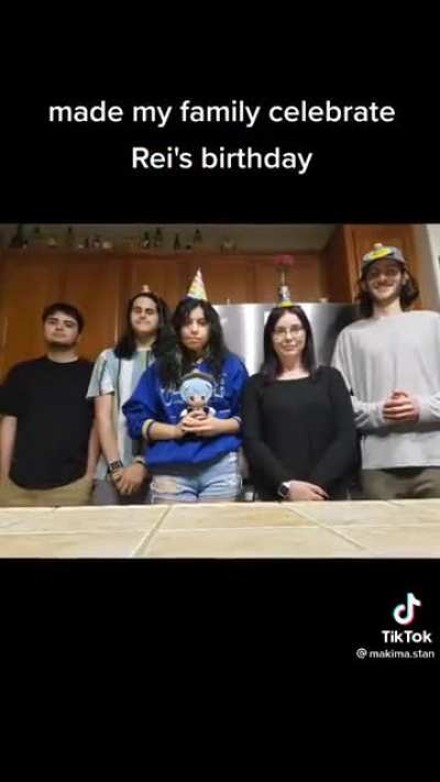 His family looks dead inside ?