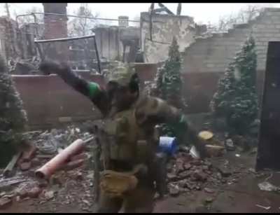 Ukraine, a fighter of the "Georgian Legion" of the Armed Forces of Ukraine in the city of Bakhmut. It's -15 Celsius outside. 5 degrees Fahrenheit.