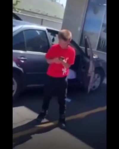 This kid needs a whoopin’ ??