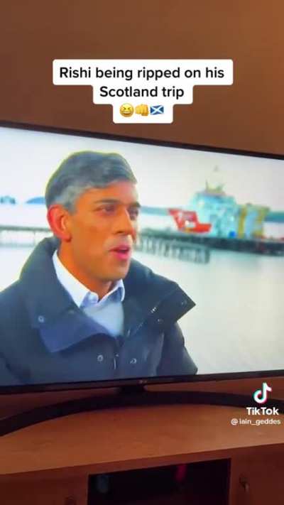 Rishi Sunak gets destroyed by Scottish Reporter