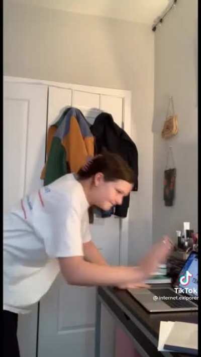 Wallstreet boi doing trading cringe at its finest (girl is all of us)