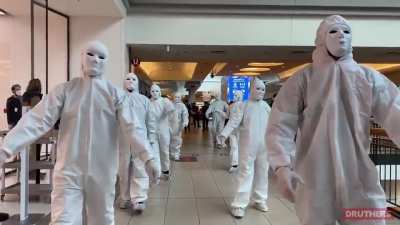 Anti-mask protesters "protest" a mall