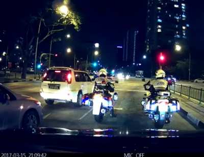 Not Giving A Damn In Front Of The Police. ?