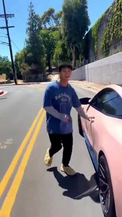 He shows us how to bump his car.