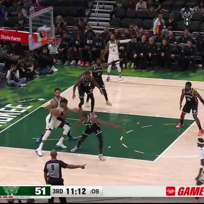 [Highlight] Giannis backs down Simmons for the dunk.